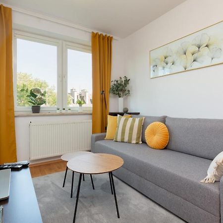 Cozy Apartment with Balcony Warszawa by Renters Zewnętrze zdjęcie