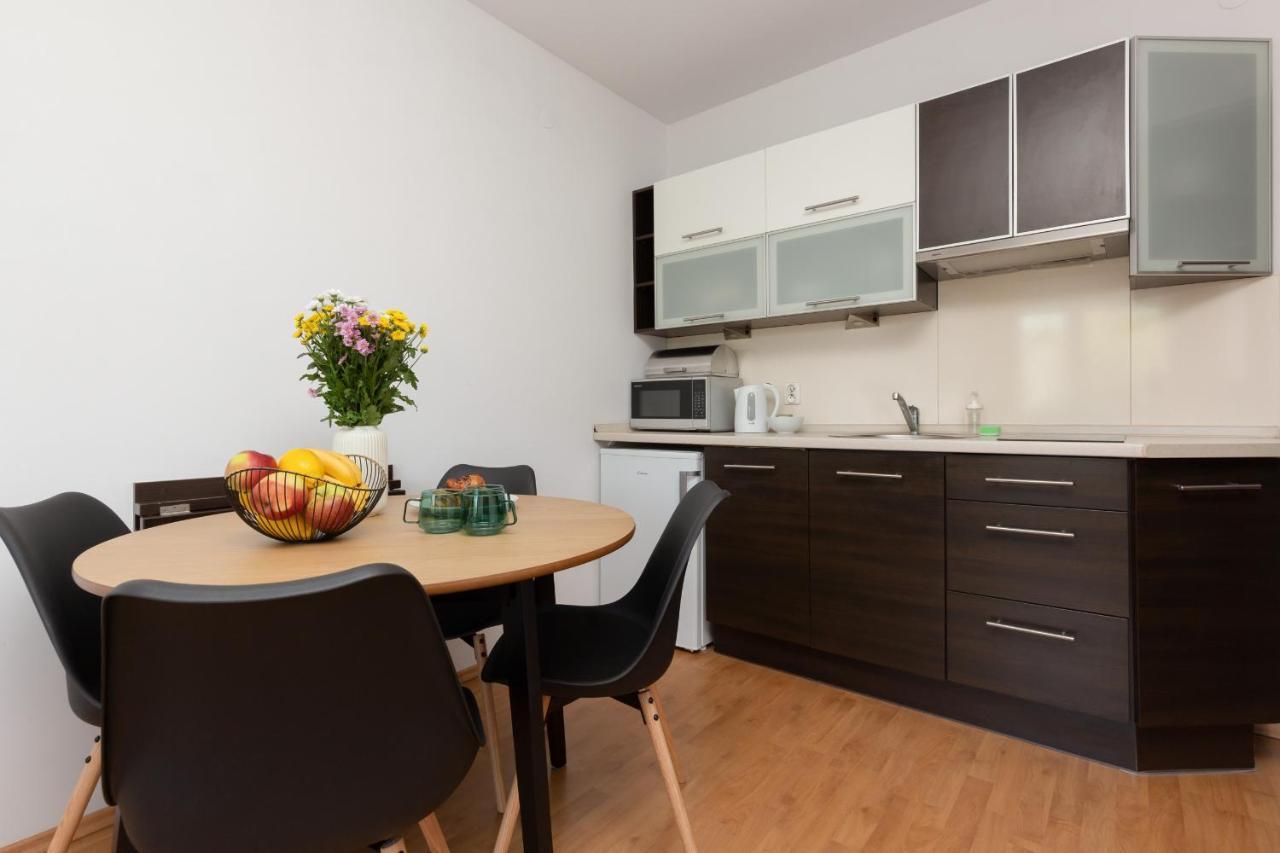 Cozy Apartment with Balcony Warszawa by Renters Zewnętrze zdjęcie