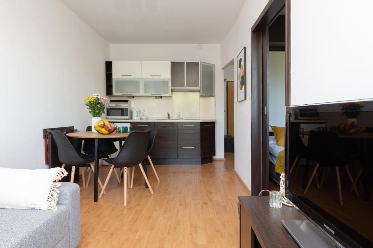 Cozy Apartment with Balcony Warszawa by Renters Zewnętrze zdjęcie