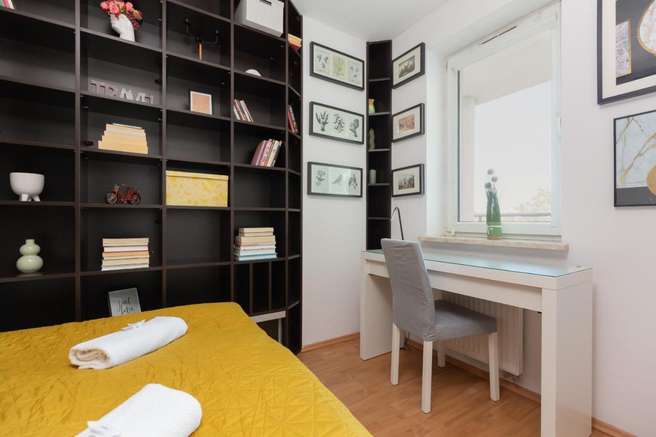 Cozy Apartment with Balcony Warszawa by Renters Zewnętrze zdjęcie