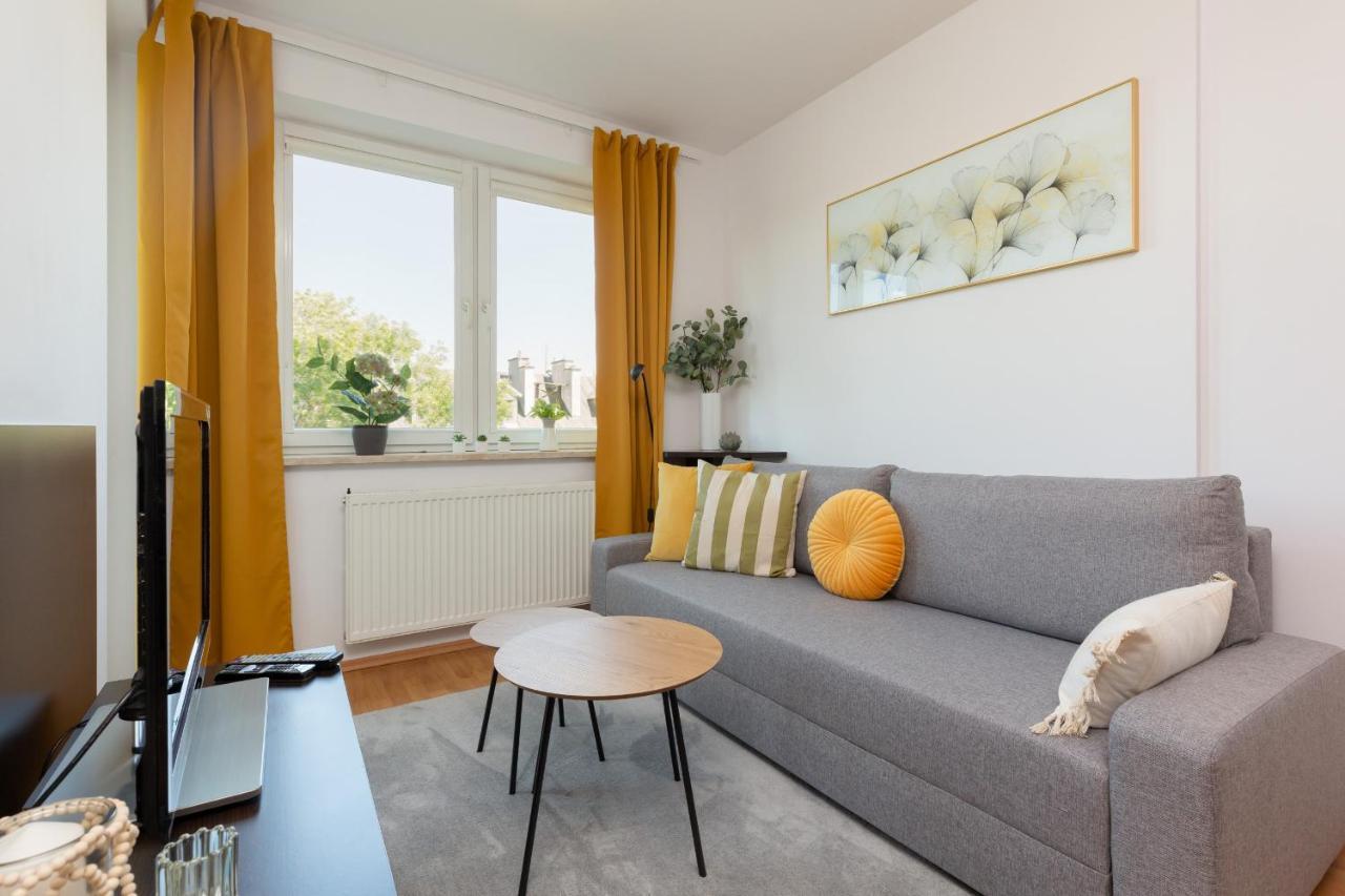 Cozy Apartment with Balcony Warszawa by Renters Zewnętrze zdjęcie