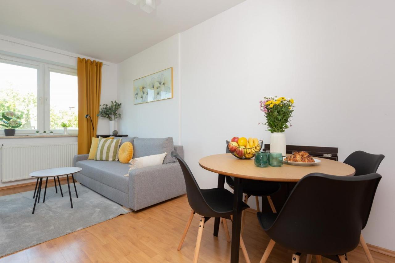 Cozy Apartment with Balcony Warszawa by Renters Zewnętrze zdjęcie