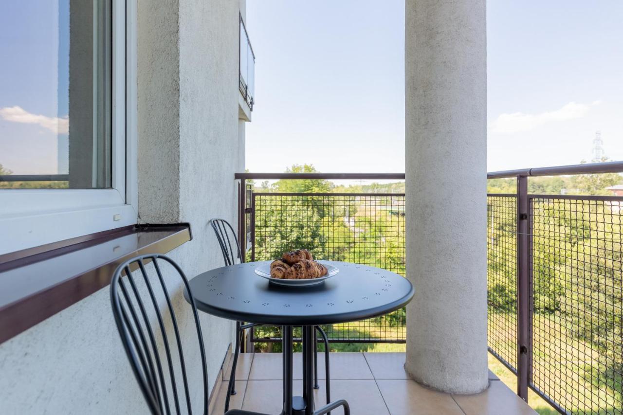Cozy Apartment with Balcony Warszawa by Renters Zewnętrze zdjęcie