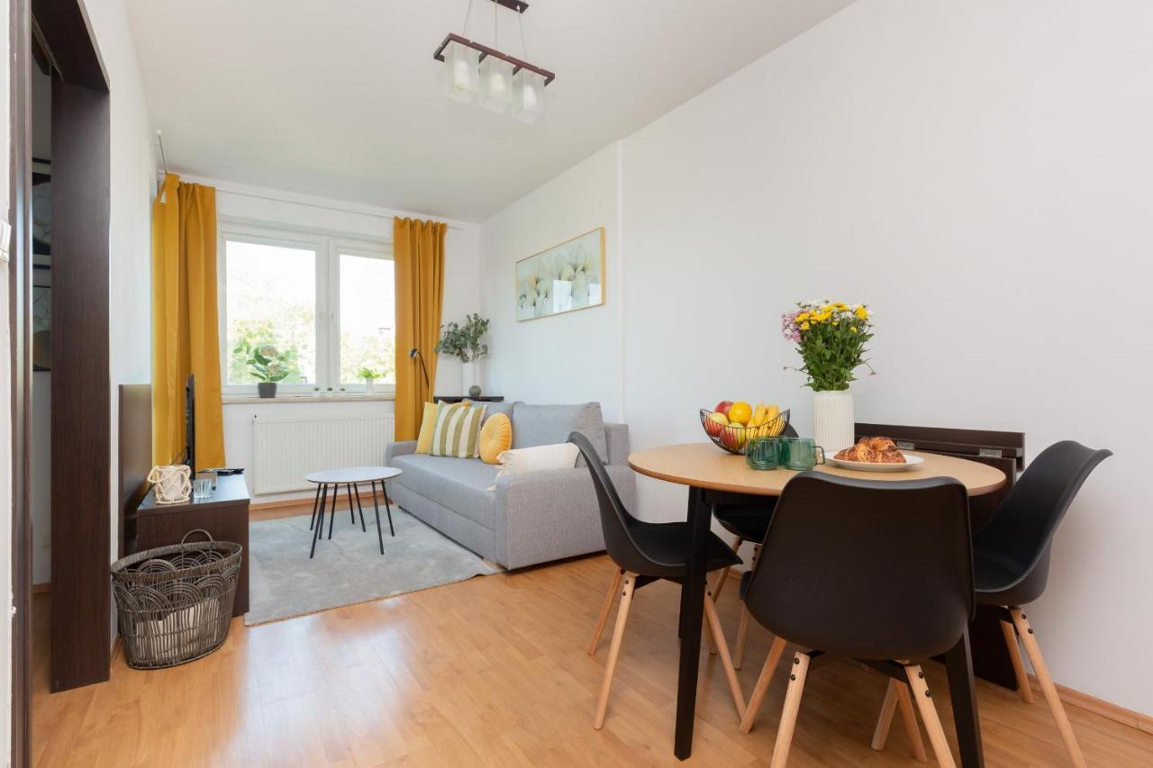 Cozy Apartment with Balcony Warszawa by Renters Zewnętrze zdjęcie