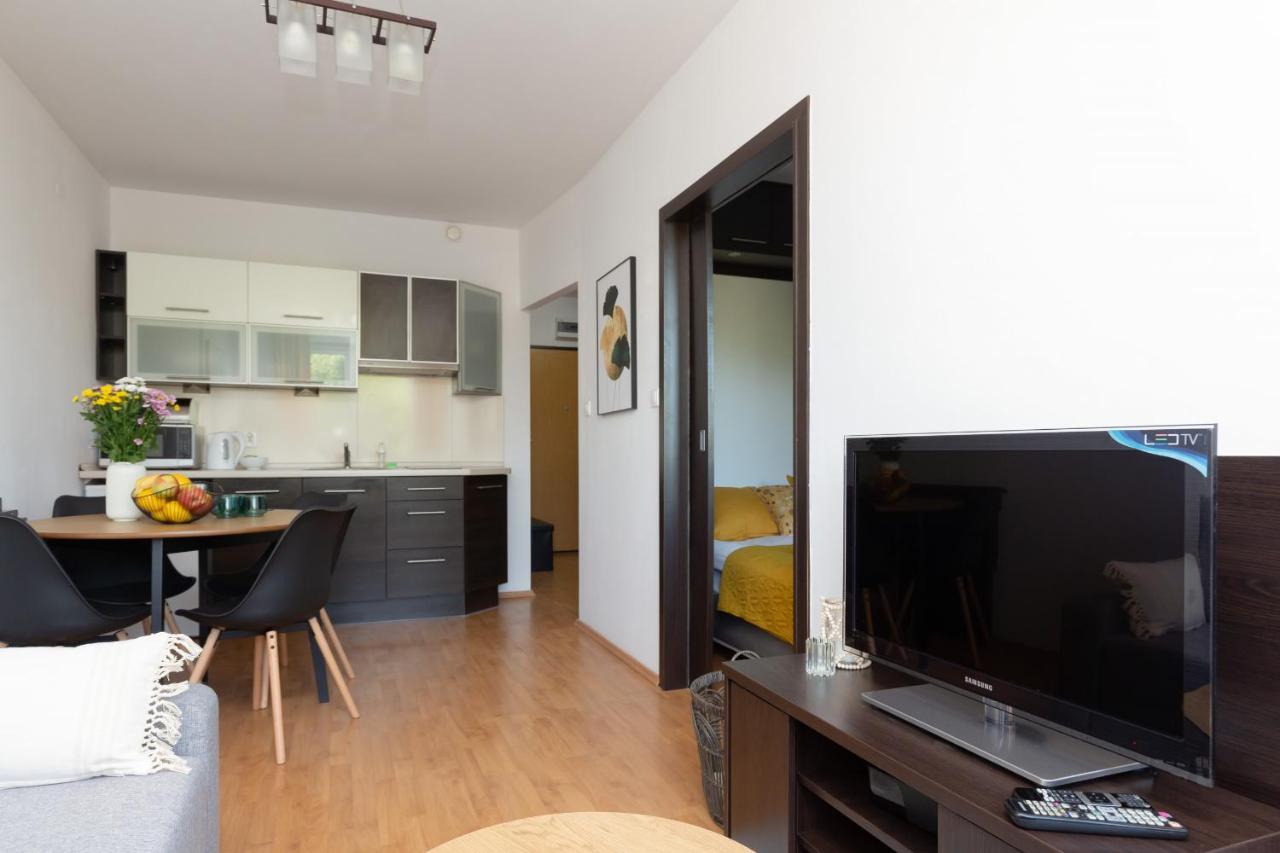 Cozy Apartment with Balcony Warszawa by Renters Zewnętrze zdjęcie