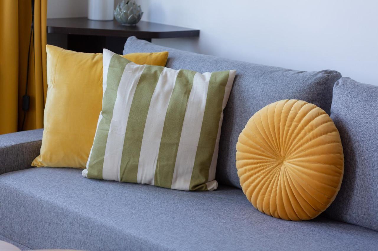 Cozy Apartment with Balcony Warszawa by Renters Zewnętrze zdjęcie