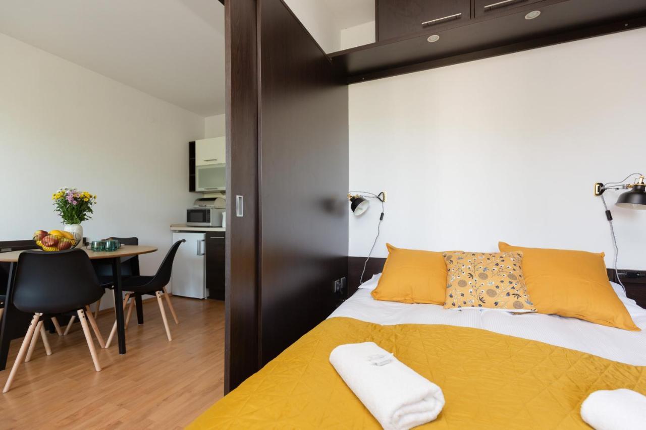 Cozy Apartment with Balcony Warszawa by Renters Zewnętrze zdjęcie